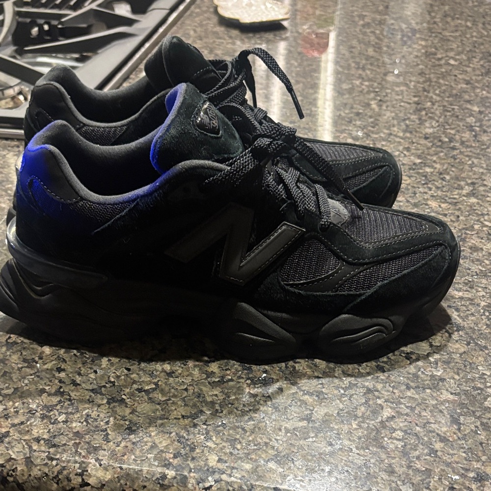 New Balance Men’s Sneakers in Black